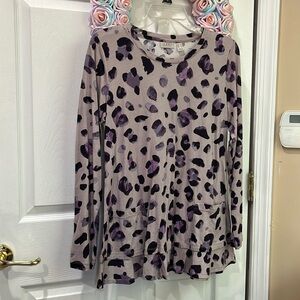 Logo by Lori Goldstein purple cotton modal leopard long sleeve top with ruffle